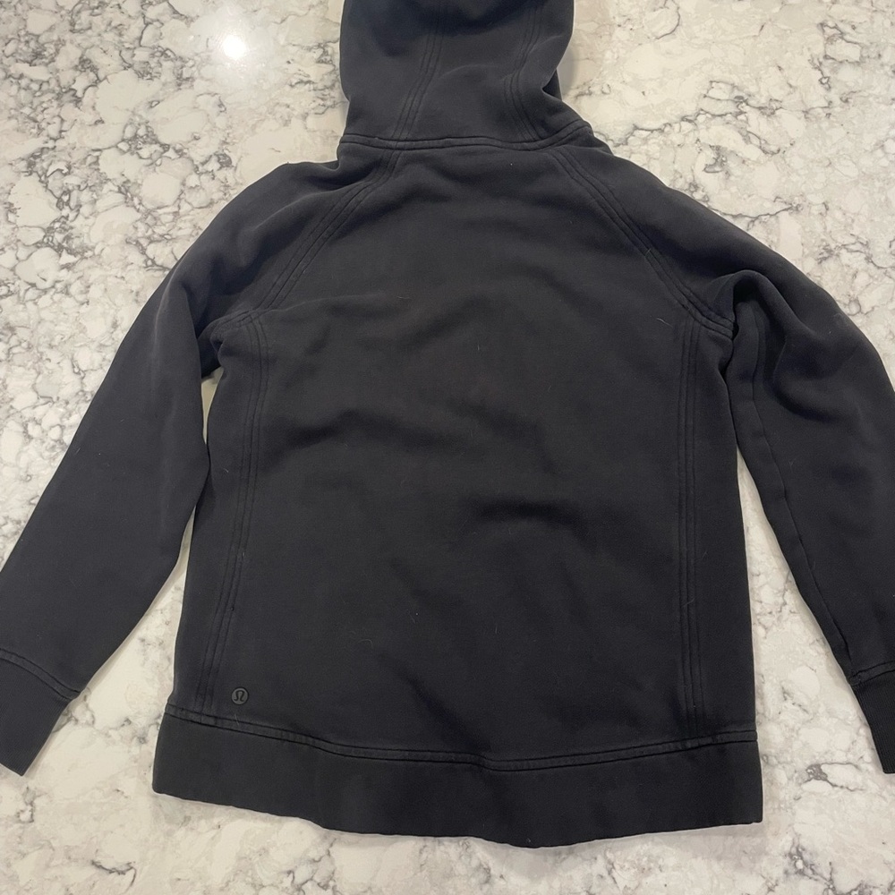 Lululemon black sweatshirt